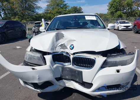 2011 BMW 328I xDrive z USA, uszkodzony, nr VIN WBAPK5C57BF126074